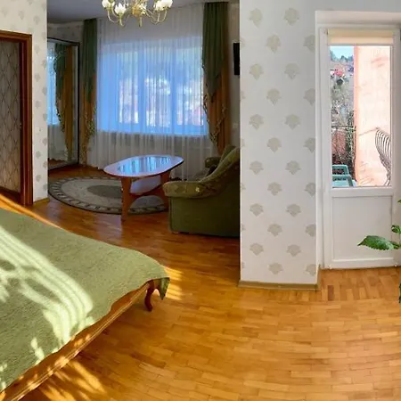 у віллі під замком